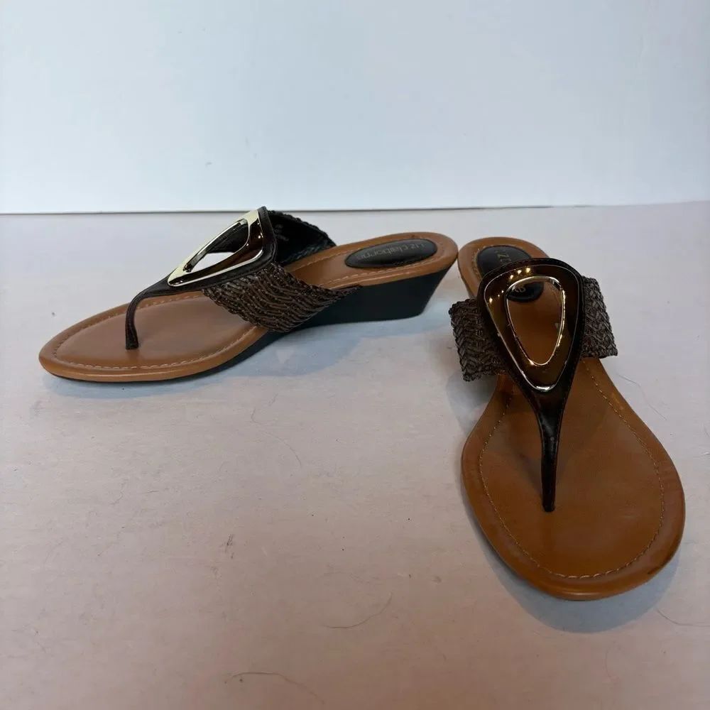 Liz Claiborne Women's Elegant Brown Wedge Sandals Thong Style Size 6M